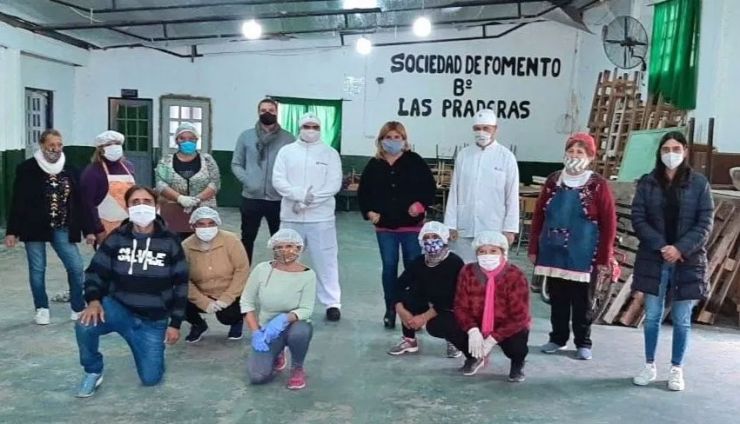 Cook Master cocinó para 300 personas en el comedor “PraderasBonita”